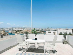 City Penthouse with roof terrace and sea views